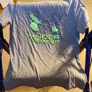 Under Armour Youth XL tshirt